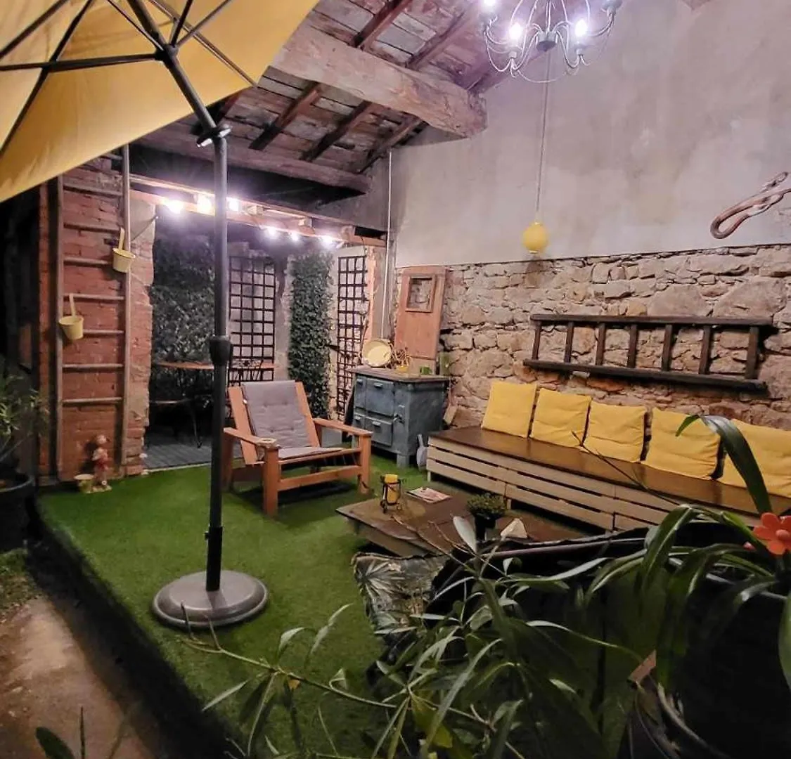 Chez Stephane Et Patricia Vertaizon Bed & Breakfast